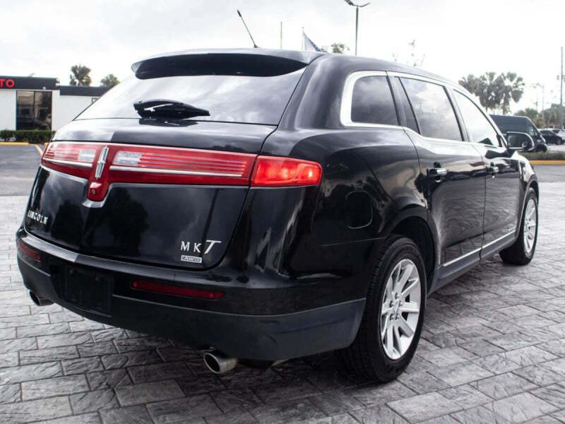 2014 Lincoln MKT Town Car Livery Fleet