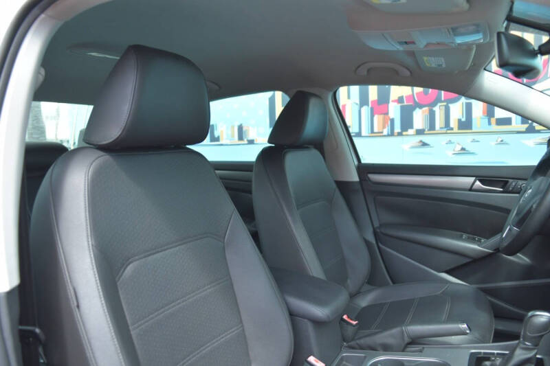 2014 Volkswagen Passat 1.8T SE