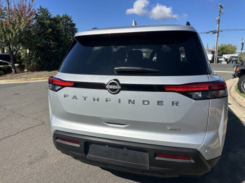 2025 Nissan Pathfinder SV