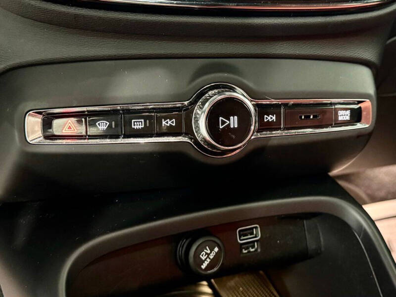 2019 Volvo XC40 T5 Momentum