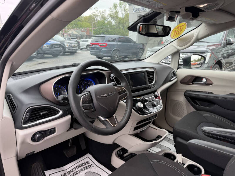 2024 Chrysler Voyager LX