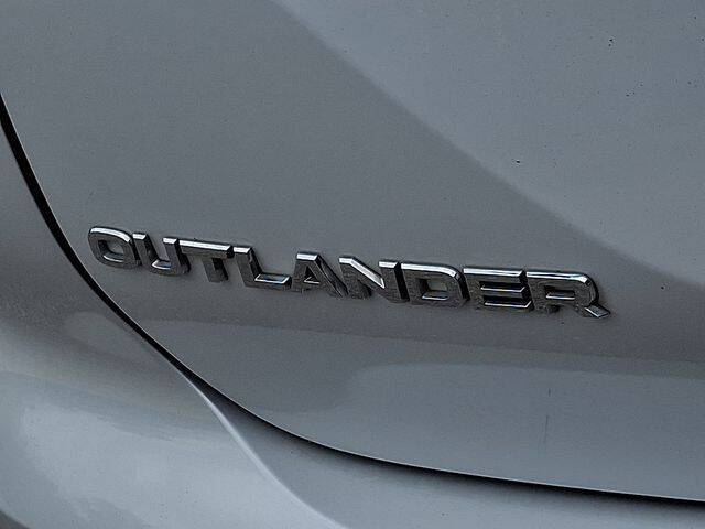 2023 Mitsubishi Outlander SE