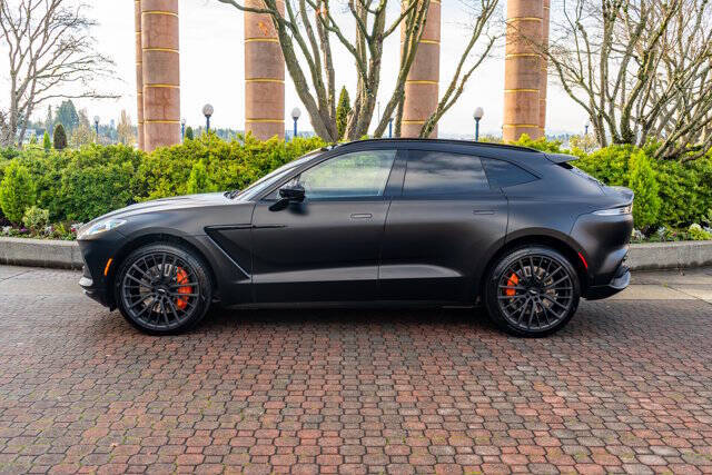 2022 Aston Martin DBX