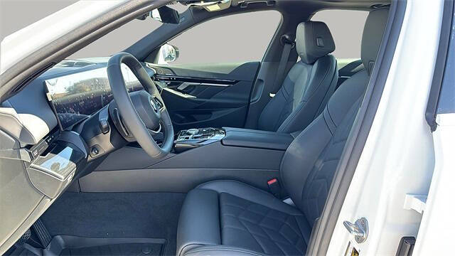 2025 BMW 5 Series 530i