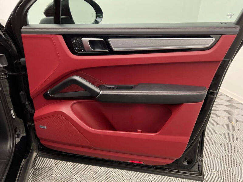 2023 Porsche Cayenne Coupe Platinum Edition