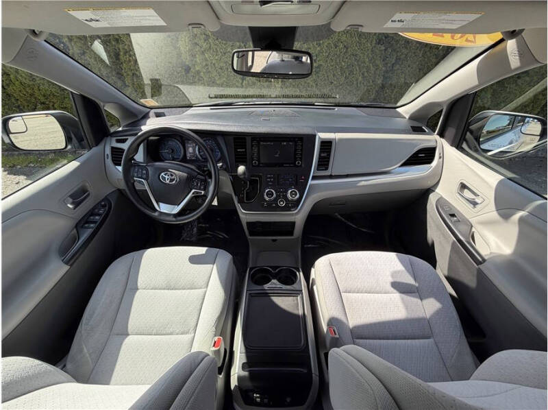 2020 Toyota Sienna LE 7-Passenger