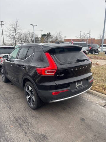 2025 Volvo XC40 B5 Plus Bright Theme