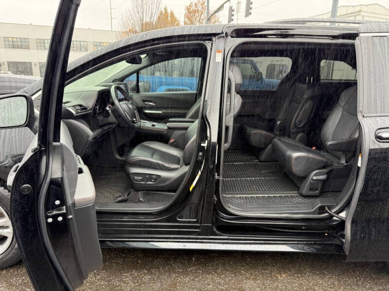 2022 Toyota Sienna XSE 7-Passenger