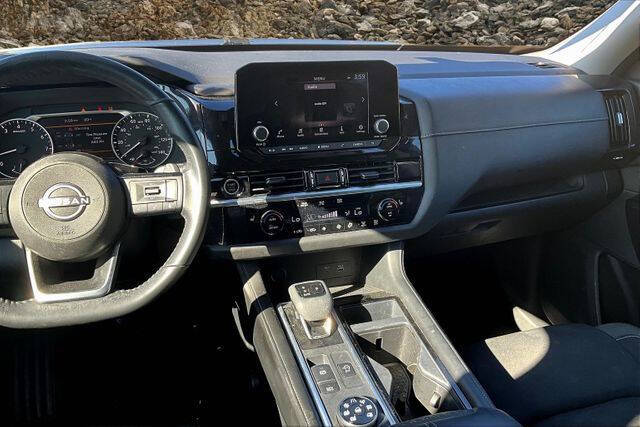 2022 Nissan Pathfinder SV