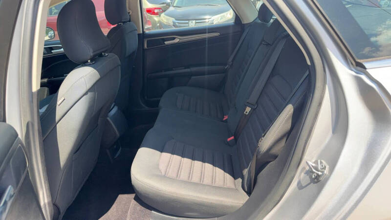 2017 Ford Fusion SE