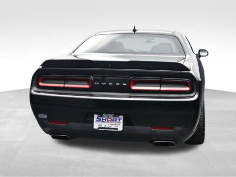 2016 Dodge Challenger R/T Shaker