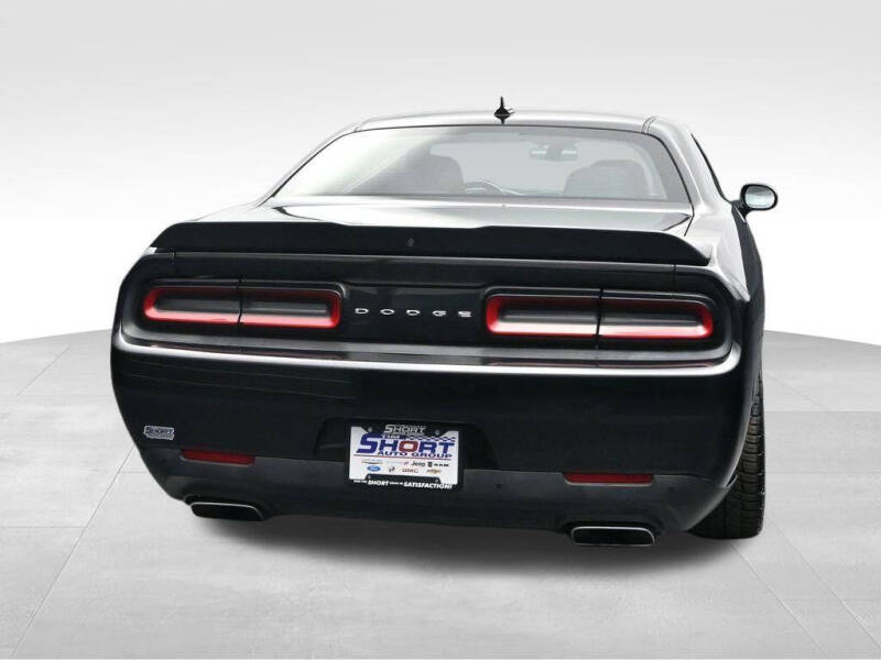 2016 Dodge Challenger R/T Shaker