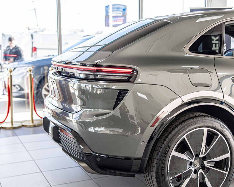 2025 Porsche Macan Turbo Electric