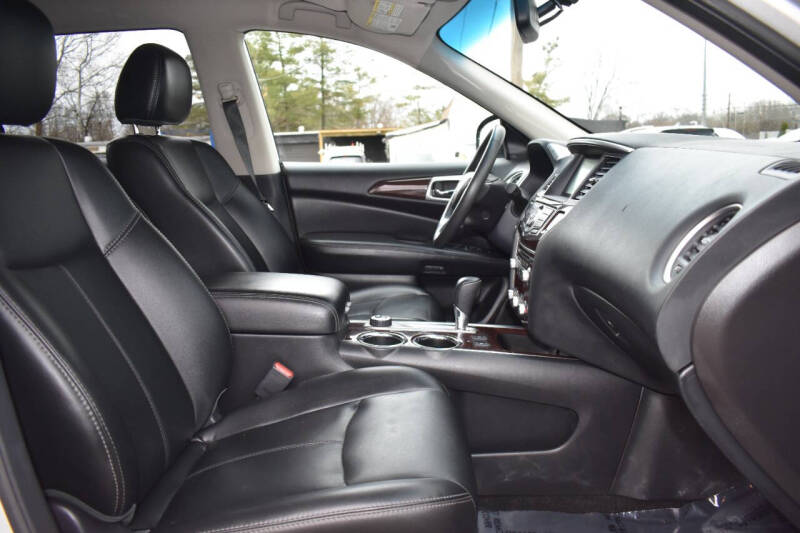 2016 Nissan Pathfinder SL