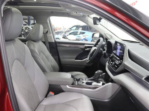2022 Toyota Highlander Platinum