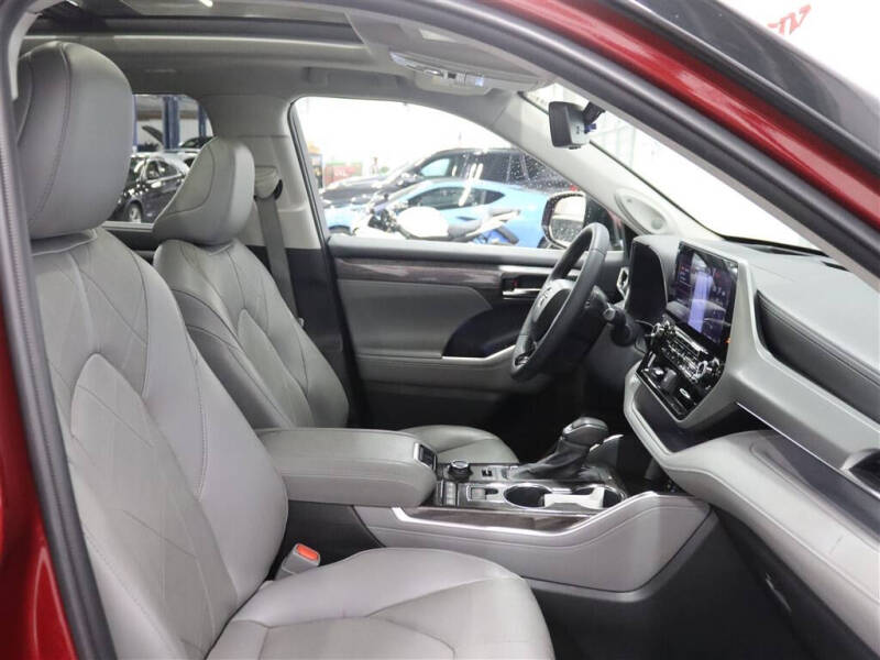 2022 Toyota Highlander Platinum