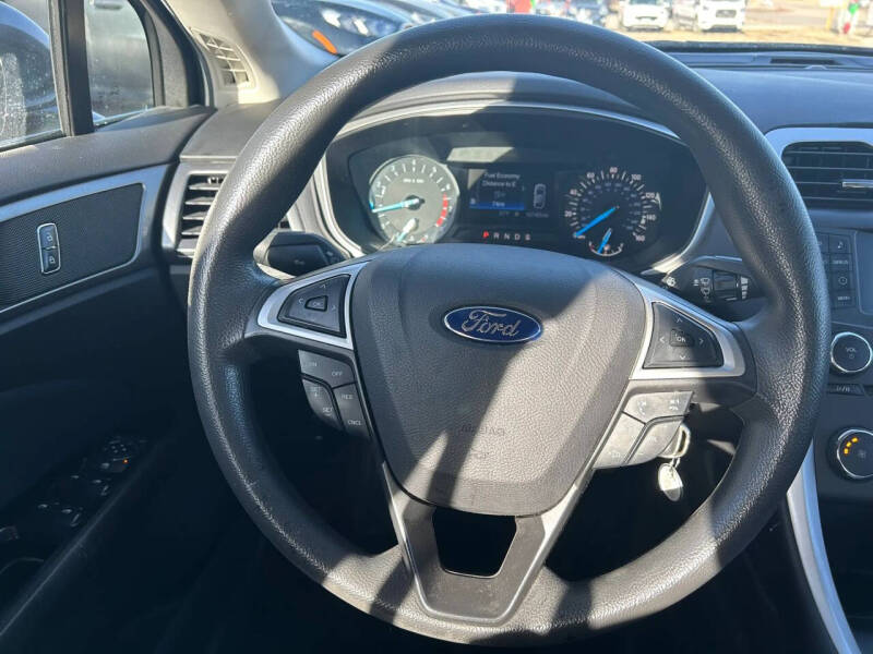 2016 Ford Fusion SE