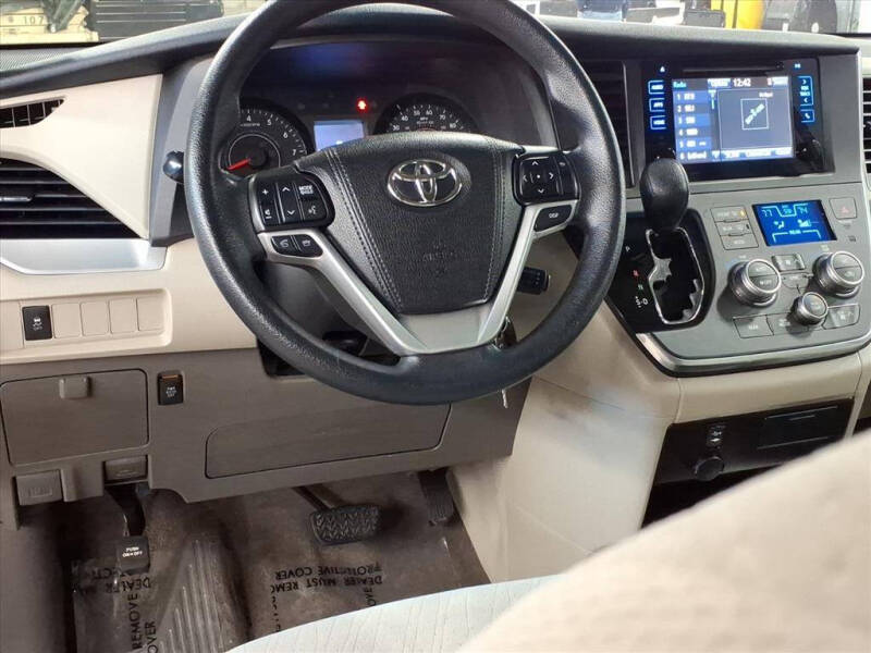 2016 Toyota Sienna LE 7-Passenger