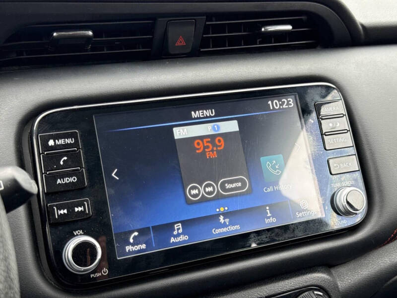 2021 Nissan Kicks SR