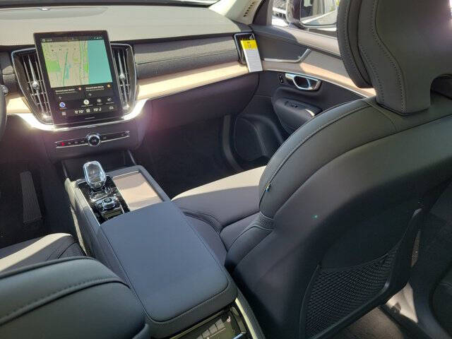 2026 Volvo XC90 B5 Core