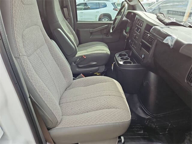 2024 GMC Savana 2500