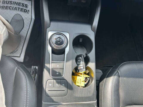 2022 Ford Escape Titanium