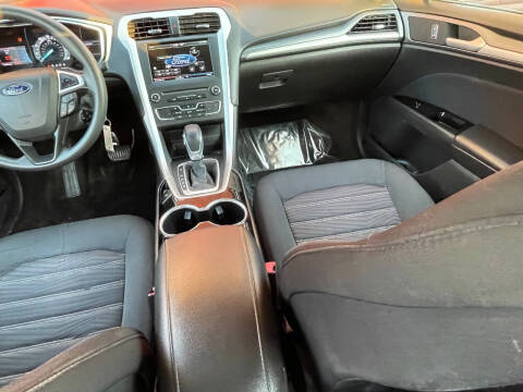 2016 Ford Fusion SE