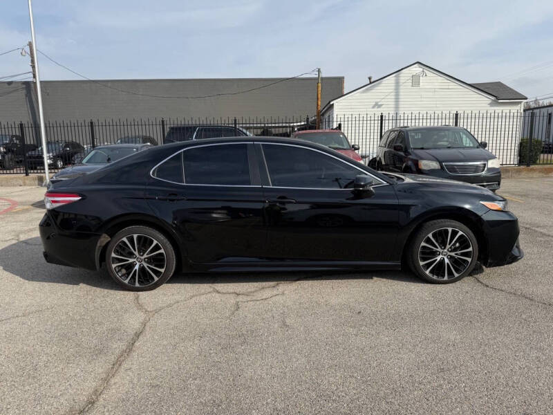 2020 Toyota Camry SE