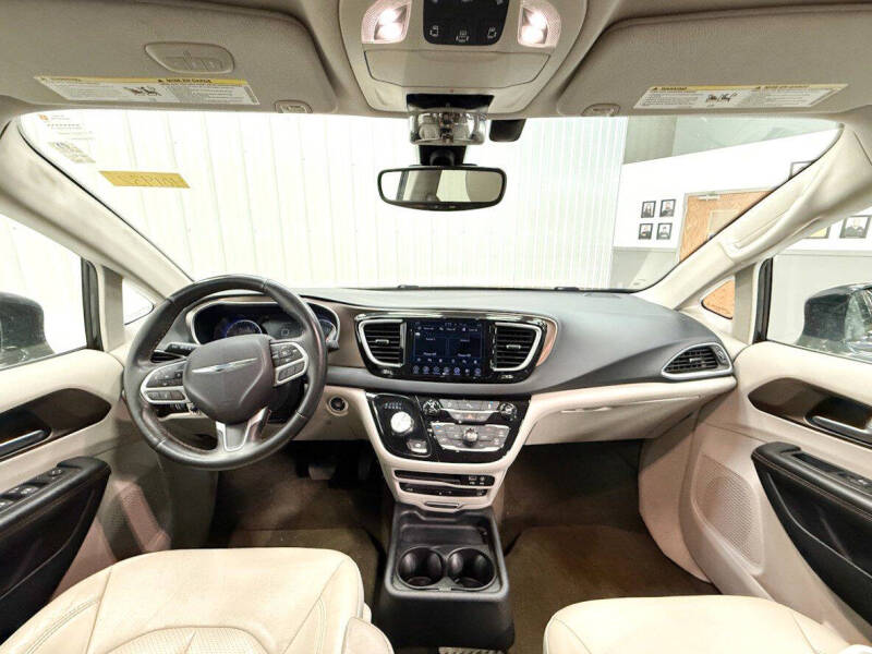 2017 Chrysler Pacifica Touring-L Plus