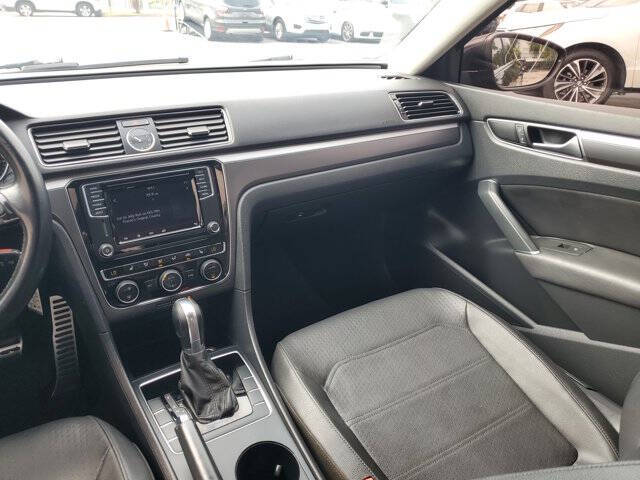 2017 Volkswagen Passat 1.8T R-Line