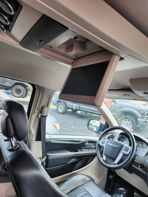 2013 Chrysler Town and Country Touring