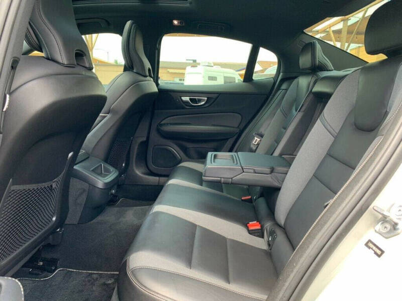 2019 Volvo S60 T5 R-Design