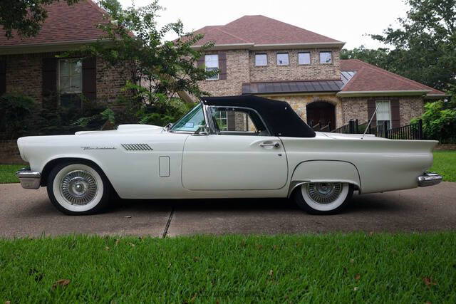 1957 Ford Thunderbird