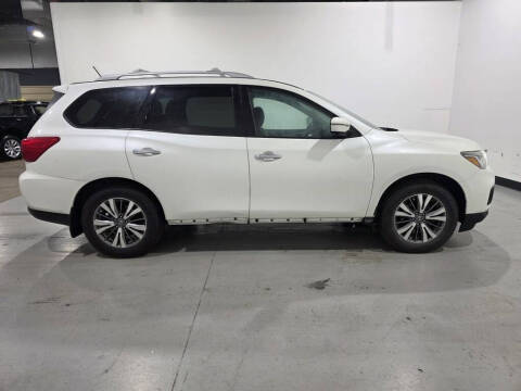 2017 Nissan Pathfinder SL