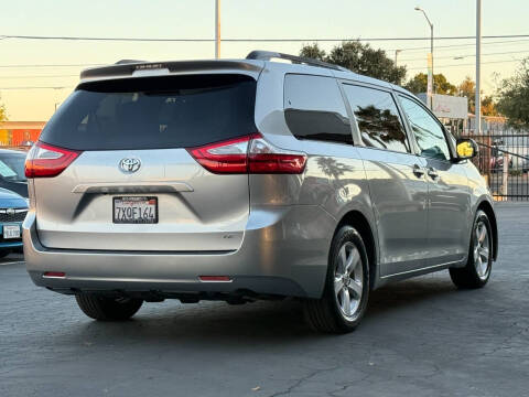 2015 Toyota Sienna LE 8-Passenger