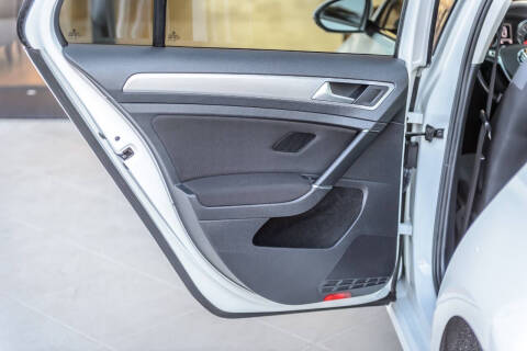 2016 Volkswagen Golf TSI S