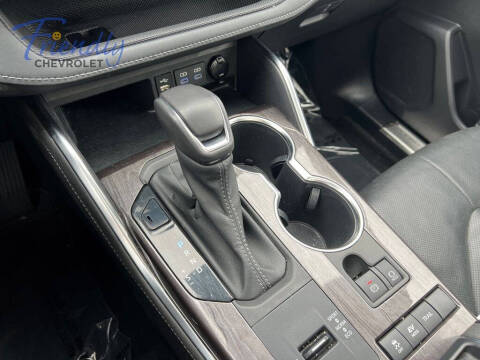 2022 Toyota Highlander Hybrid Platinum