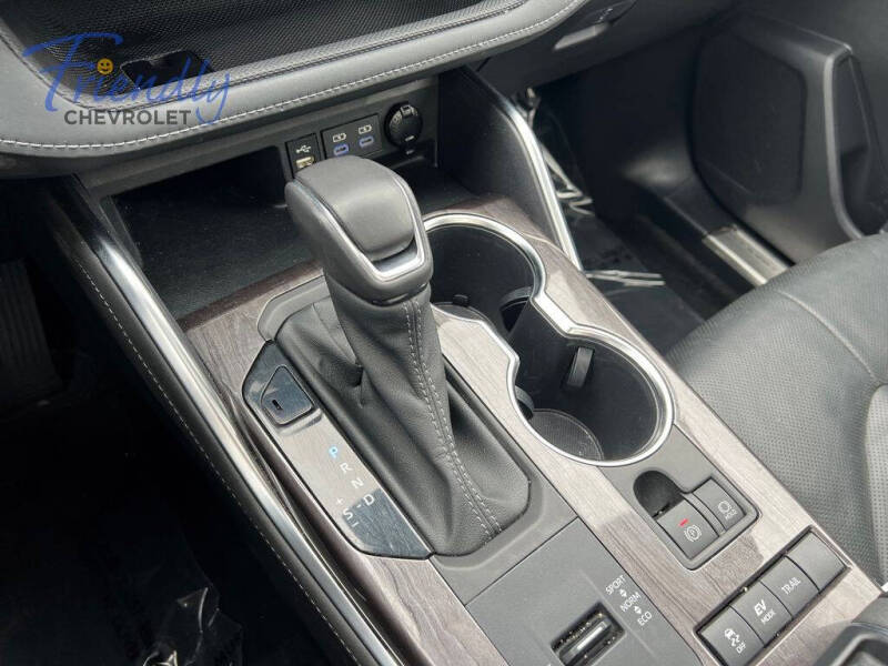 2022 Toyota Highlander Hybrid Platinum