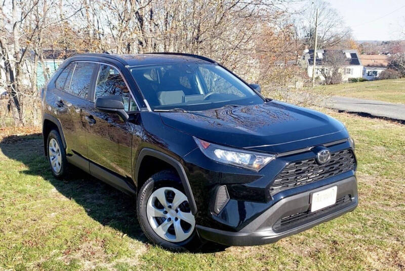 2020 Toyota RAV4 LE's photo