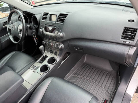 2011 Toyota Highlander SE