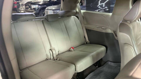 2013 Toyota Sienna XLE 7-Passenger Auto Access Seat