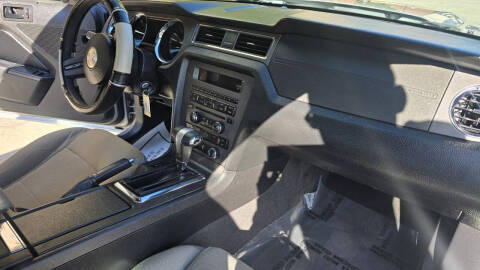 2012 Ford Mustang V6