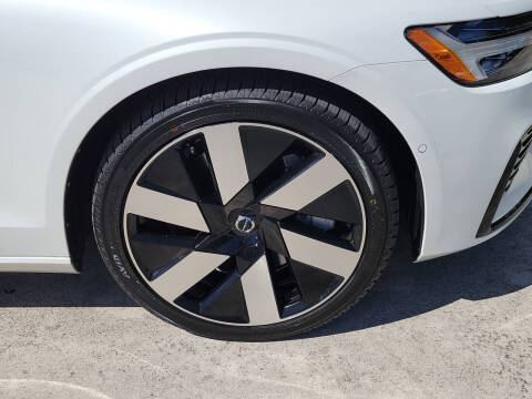 2024 Volvo S60 Recharge T8 Plus Dark Theme