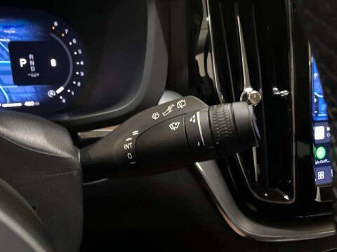 2025 Volvo XC60 B5 Core Dark Theme