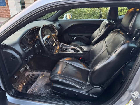 2017 Dodge Challenger SXT Plus