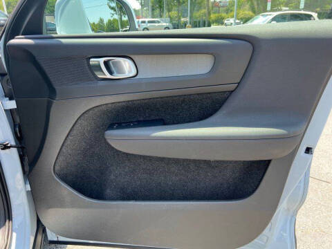 2024 Volvo XC40 B5 Plus Bright Theme