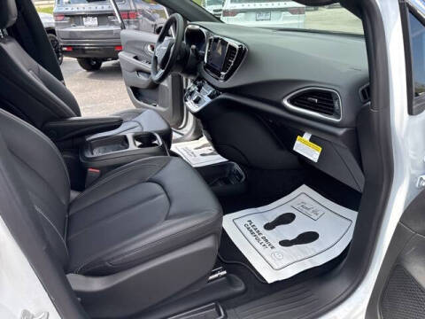 2026 Chrysler Voyager LX