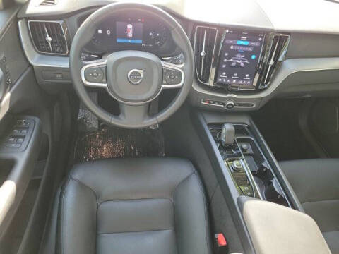 2024 Volvo XC60 B5 Core Dark Theme