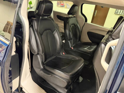 2023 Chrysler Pacifica Plug-In Hybrid Touring L