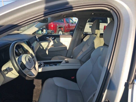 2018 Volvo XC60 T8 eAWD Momentum